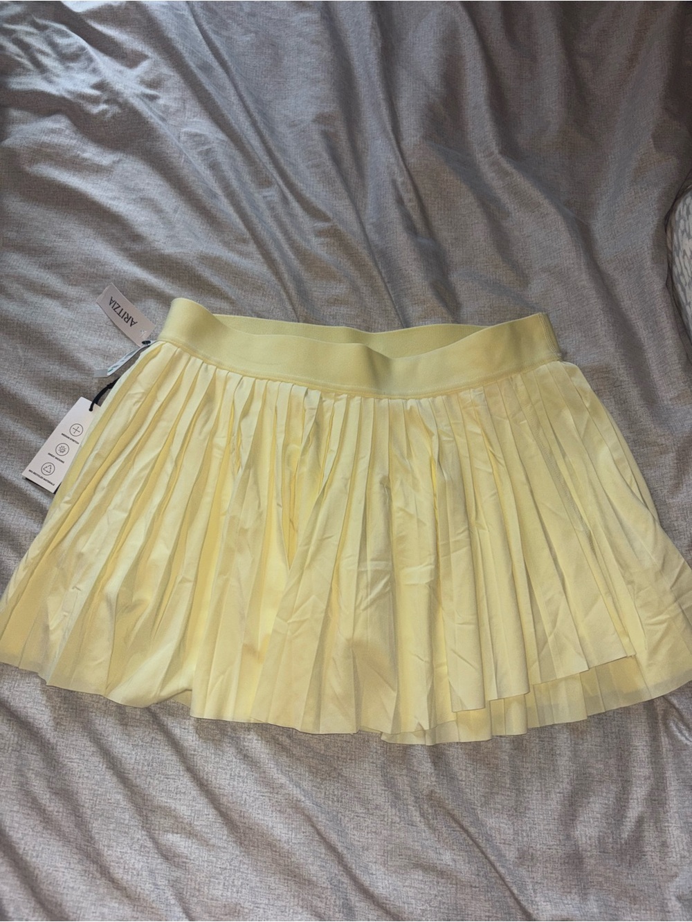NWT Aritzia TnAction Love
Skirt Size L Lemonade
